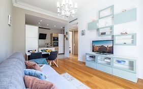 Joffre 49-D - Charming 2 Bedroom - Carre D'Or